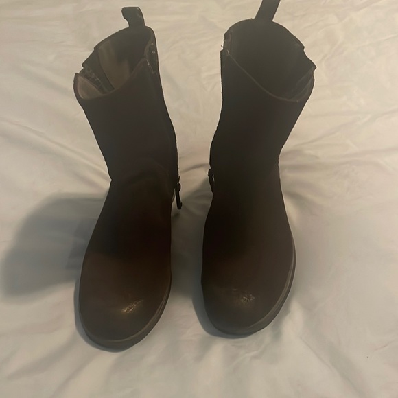 Rockport Shoes - Rockport suede boots.